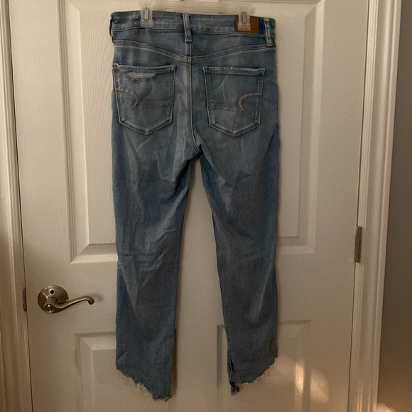 American Eagle ripped skinny jeans. Size 4 - Picture 2 of 3